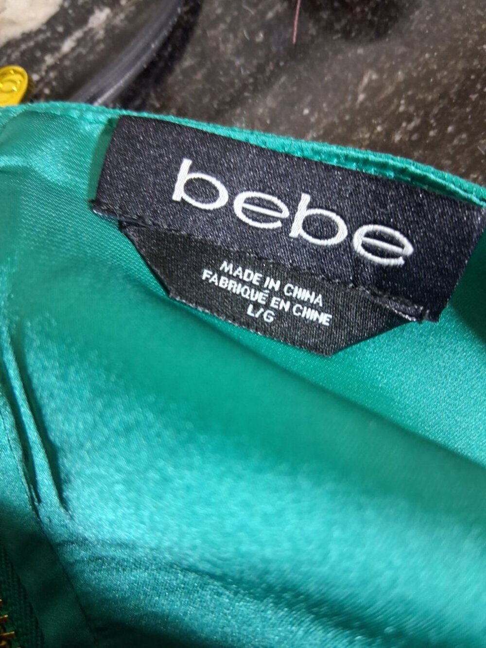 2 items - Bebe Butterfly Sleeve Emerald Green Shift Mini Dress Size L & Necklace - Picture 9 of 10